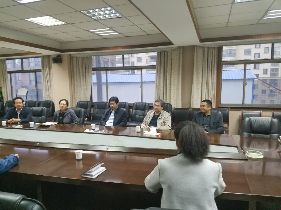 在座谈会上凤台县局李振锋局长汇报了我局十九大会议安保情况及济