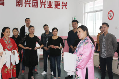 凤台推剧团邀请艺术专家来团讲学