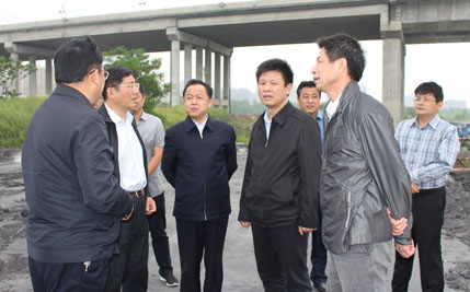 王崧来凤调研