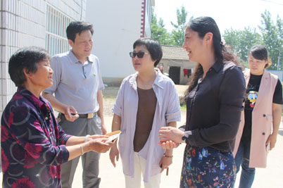 李萍慰问贫困母亲_凤台县人民政府