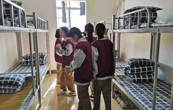 精忠中学:开展宿舍内务规范整理活动_凤台县人民政府