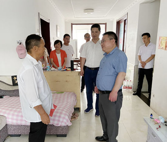 县纪委开展"光荣在党50年"纪念章颁发仪式_凤台县人民政府