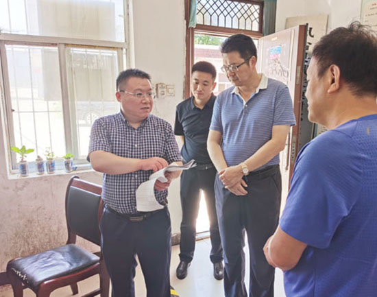 王振督导谢郢社区疫苗接种工作_凤台县人民政府