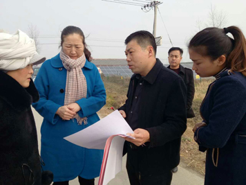 岳张集镇政协工委走访慰问贫困户