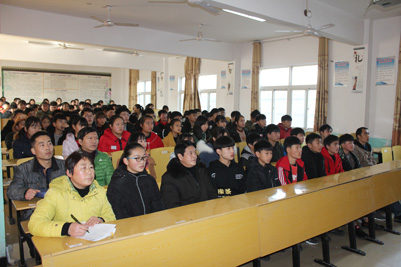 凤台七中组织师生观看庆祝改革开放40周年大会