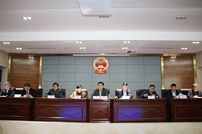 县十七届人大常委会第二十九次会议召开