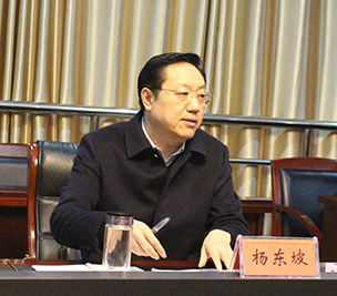 杨东坡来凤征求市政府工作报告意见